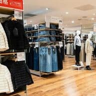 丸わかり! ユニクロ「ウルトラライトダウン」が消費者の手元に届くまでの“複雑なサプライチェーン”