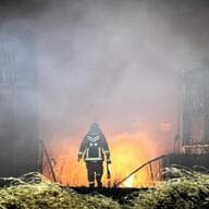 「建物から黒煙」と通報、倉庫から激しい炎 愛知県みよし市